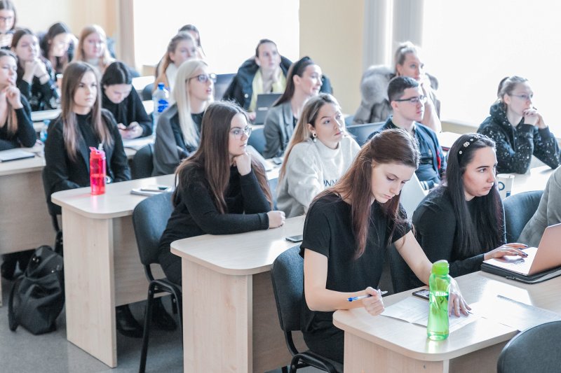 Lekcija Latvijas Universitātes Sociālo zinātņu fakultātē. null