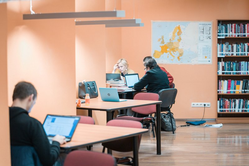 Latvijas Universitātes Sociālo zinātņu fakultātes bibliotēka. null