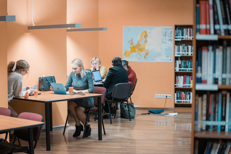 Latvijas Universitātes Sociālo zinātņu fakultātes bibliotēka. null