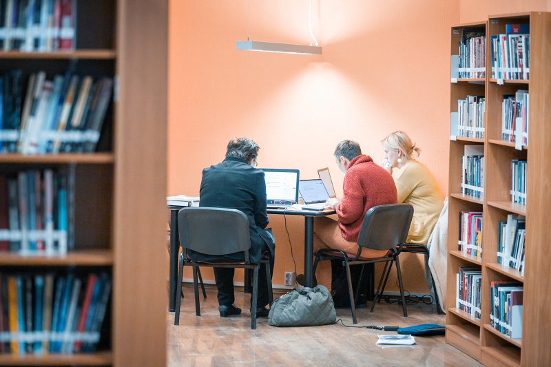 Latvijas Universitātes Sociālo zinātņu fakultātes bibliotēka. null