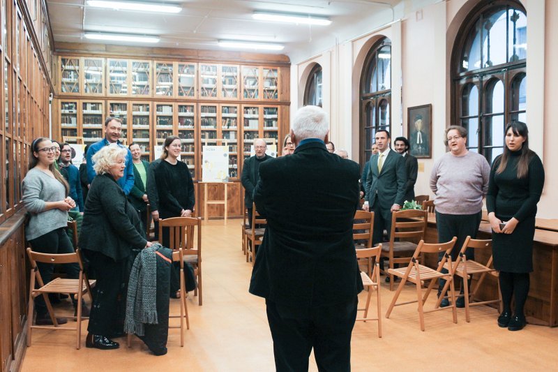 Latvijas Universitātes Bibliotēkas izstādes «Mani gadi uz mani neattiecas», kas veltīta LU Teoloģijas fakultātes docenta Dr. theol. Jura Cālīša jubilejai, atklāšana Bibliotēkā Raiņa bulvārī. null