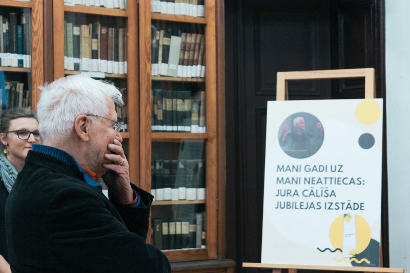 Latvijas Universitātes Bibliotēkas izstādes «Mani gadi uz mani neattiecas», kas veltīta LU Teoloģijas fakultātes docenta Dr. theol. Jura Cālīša jubilejai, atklāšana Bibliotēkā Raiņa bulvārī. null