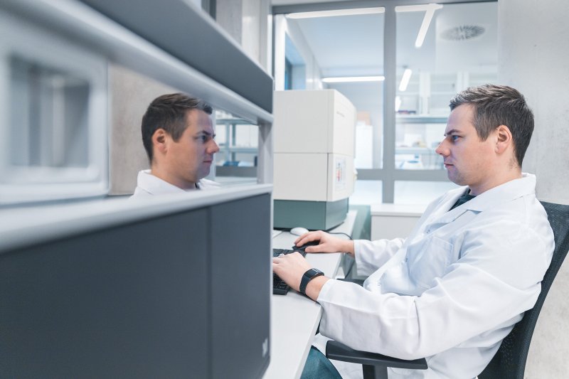 Latvijas Universitātes Bioloģijas fakultātes Bioanalītisko un biodozimetrijas metožu laboratorija. Pētnieks Mārtiņš Borodušķis.