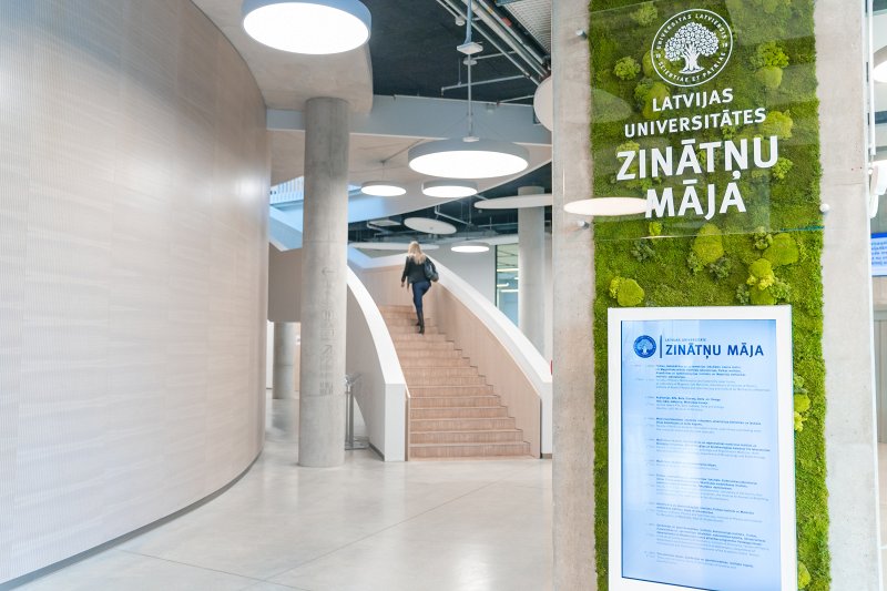 Latvijas Universitātes Akadēmiskā centra Zinātņu māja, vestibils. null