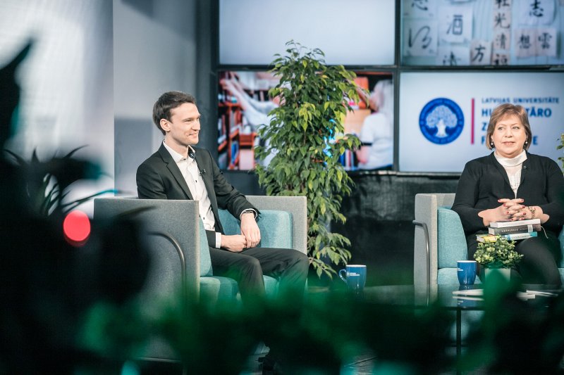 Riga TV24 raidījuma „Izvēlies panākumus” par studijām Latvijas Universitātē filmēšana. null