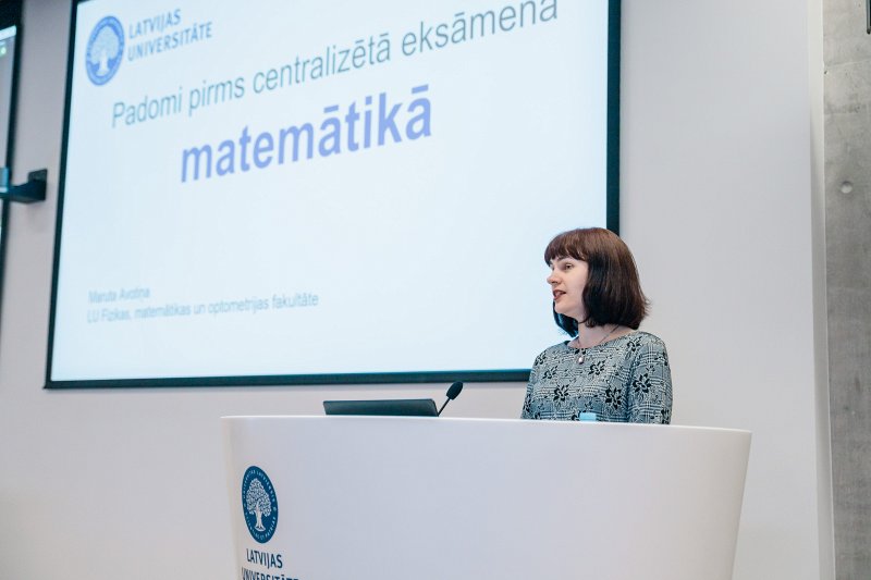 Latvijas Universitātes pasākums „Padomi eksāmeniem”. Maruta Avotiņa, LU Fizikas, matemātikas un optometrijas fakultātes pētniece un lektore.