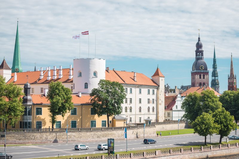 Rīga, Vecrīga. Rīgas pils un baznīcu torņi. null