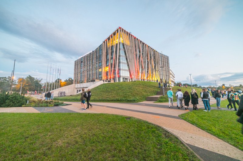 Latvijas Universitātes Akadēmiskais centrs, Dabas māja. Latvijas Universitātes jauno studentu svētku «Aristotelis» laikā.