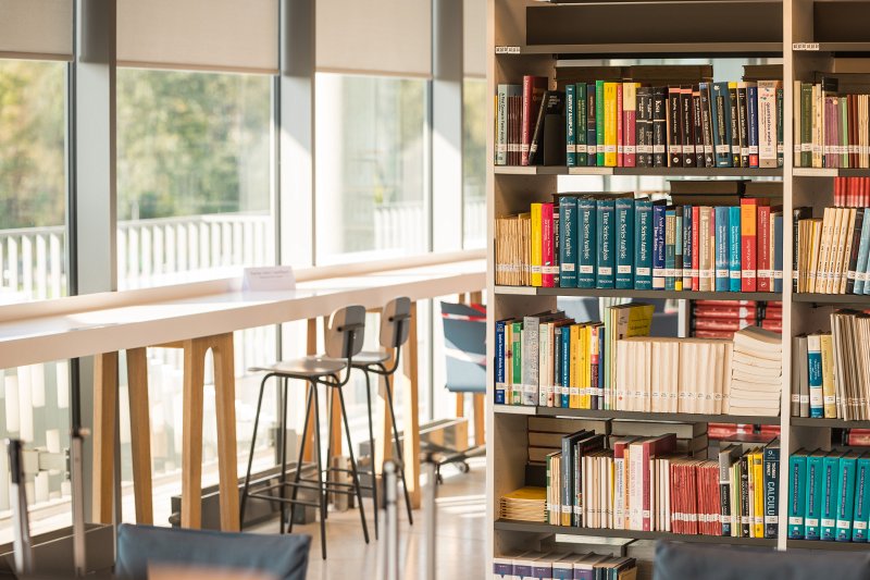 Latvijas Universitātes Akadēmiskā centra Zinātņu mājas bibliotēkā. null