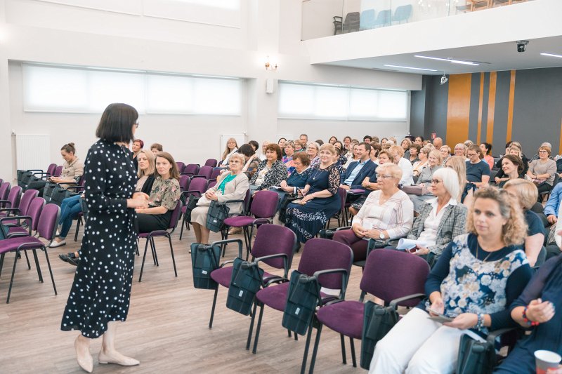 Latvijas Universitātes Pedagoģijas, psiholoģijas un mākslas fakultāte. Ikgadējā darbinieku sanāksme. null