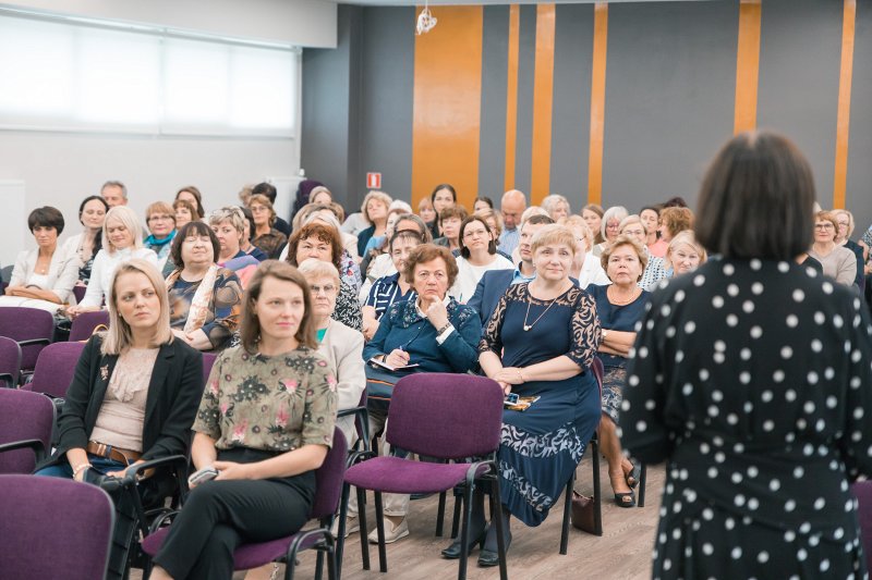 Latvijas Universitātes Pedagoģijas, psiholoģijas un mākslas fakultāte. Ikgadējā darbinieku sanāksme. null