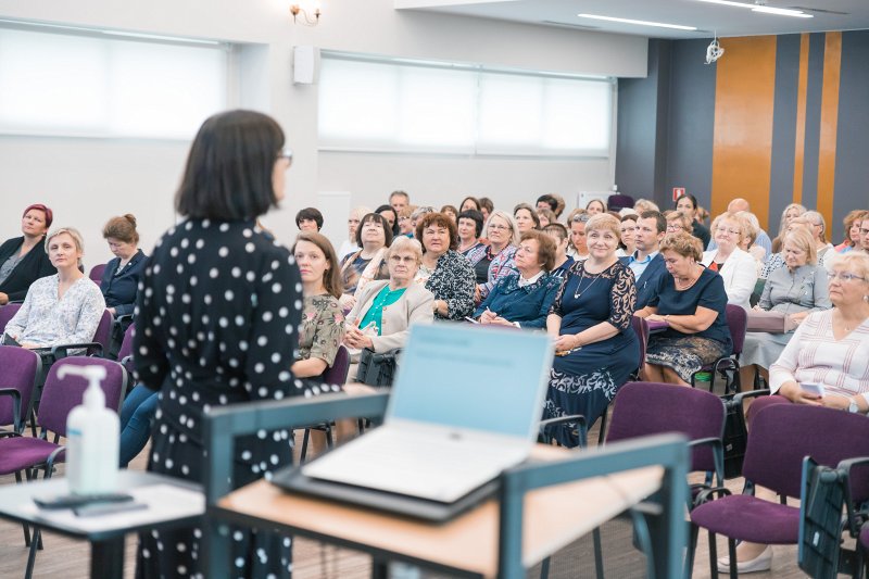 Latvijas Universitātes Pedagoģijas, psiholoģijas un mākslas fakultāte. Ikgadējā darbinieku sanāksme. null