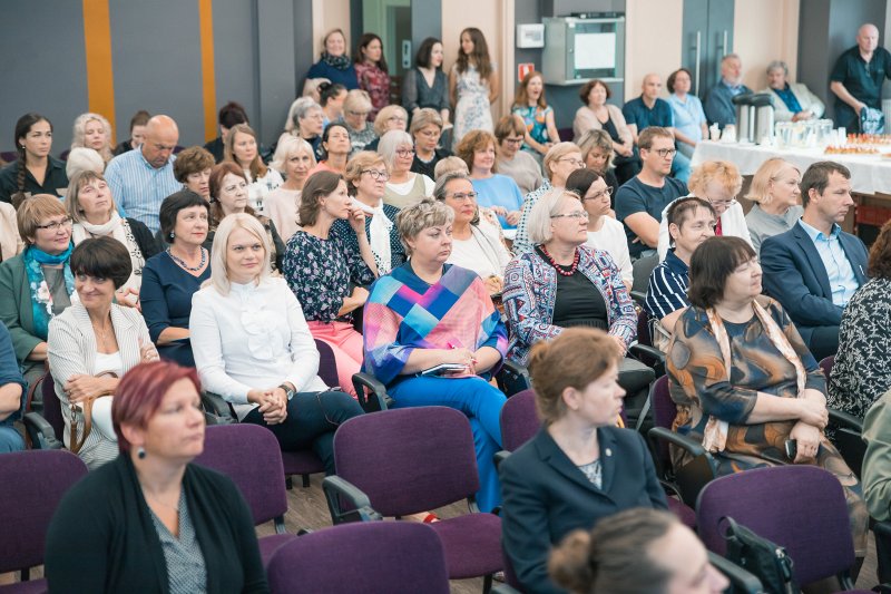 Latvijas Universitātes Pedagoģijas, psiholoģijas un mākslas fakultāte. Ikgadējā darbinieku sanāksme. null