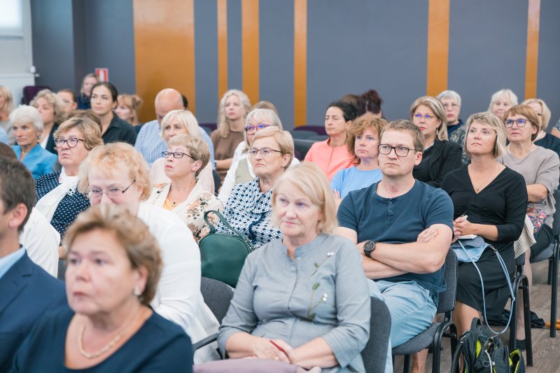 Latvijas Universitātes Pedagoģijas, psiholoģijas un mākslas fakultāte. Ikgadējā darbinieku sanāksme. null