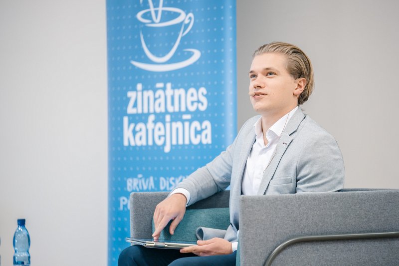Festivāls «Lampa», LU studentu Biznesa inkubatora diskusija «Universitāte kā daļa no Latvijas jaunuzņēmumu ekosistēmas». LU studentu Biznesa inkubatora vadītājs Kārlis Kivlenieks.