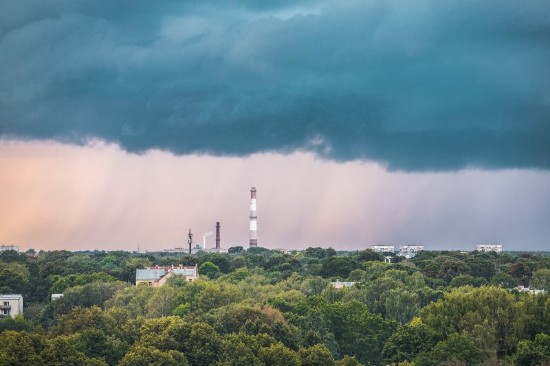 Skats uz Rīgu no Latvijas Universitātes Dabas mājas jumta. null