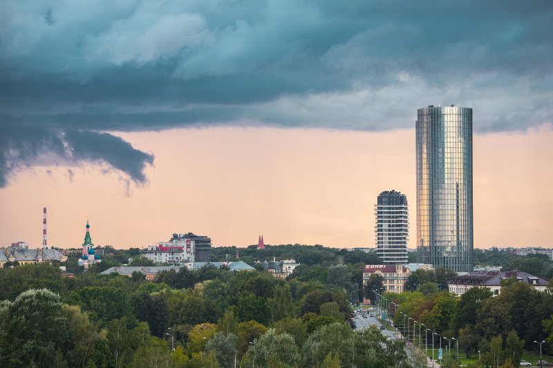 Skats uz Rīgu no Latvijas Universitātes Dabas mājas jumta. Z torņi (Z-Towers) null