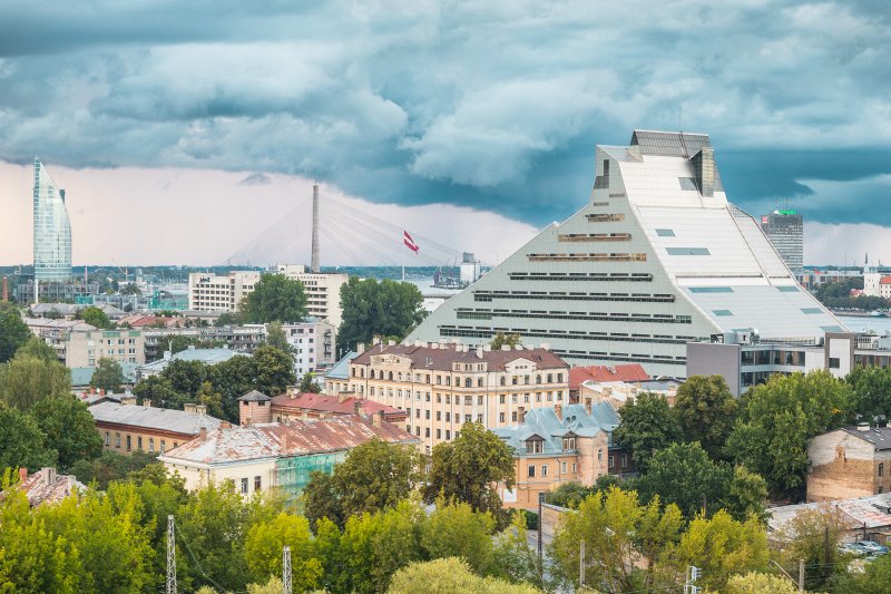 Skats uz Rīgu no Latvijas Universitātes Dabas mājas jumta. Latvijas Nacionālās bibliotēkas ēka. null