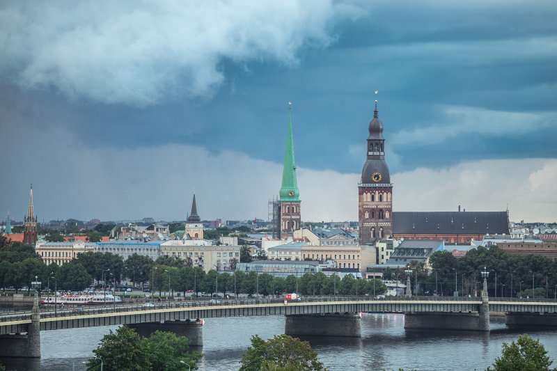 Skats uz Rīgu no Latvijas Universitātes Dabas mājas jumta. Rīgas Sv. Jēkaba katedrāle, Doma baznīca. null