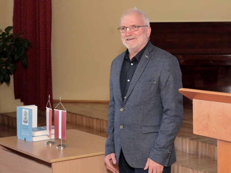 Gustava Manteifela grāmatas «Poļu Inflantija» atvēršanas svētki Latvijas Universitātes Akadēmiskajā bibliotēkā. Daugavpils Universitātes profesors Henrihs Soms.