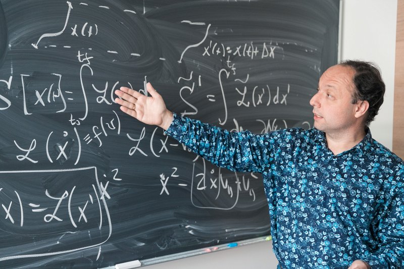 Latvijas Universitātes Fizikas, matemātikas un optometrijas fakultātes profesors un vadošais pētnieks Vjačeslavs Kaščejevs. null