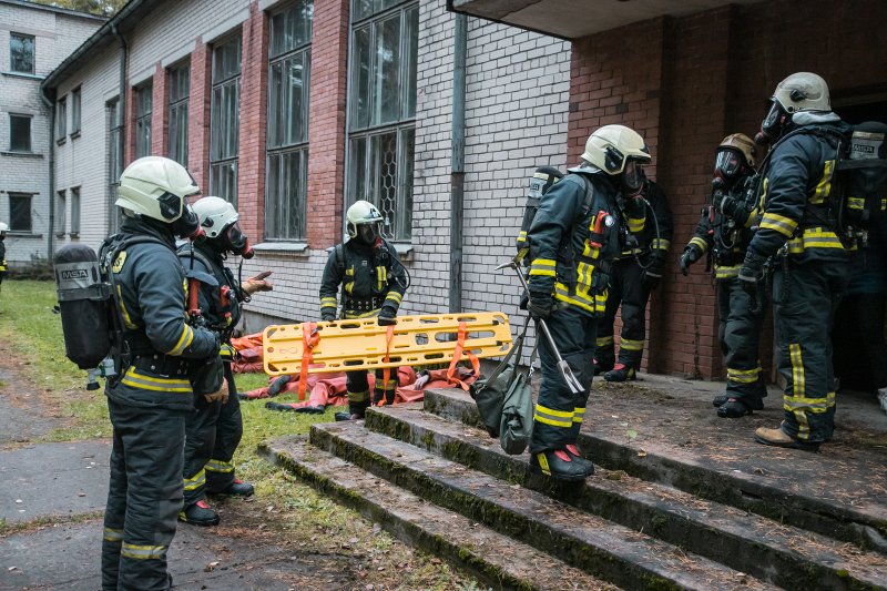 Valsts ugunsdzēsības un glābšanas dienesta (VUGD) mācības Baldonē sadarbībā ar Latvijas Universitāti. null