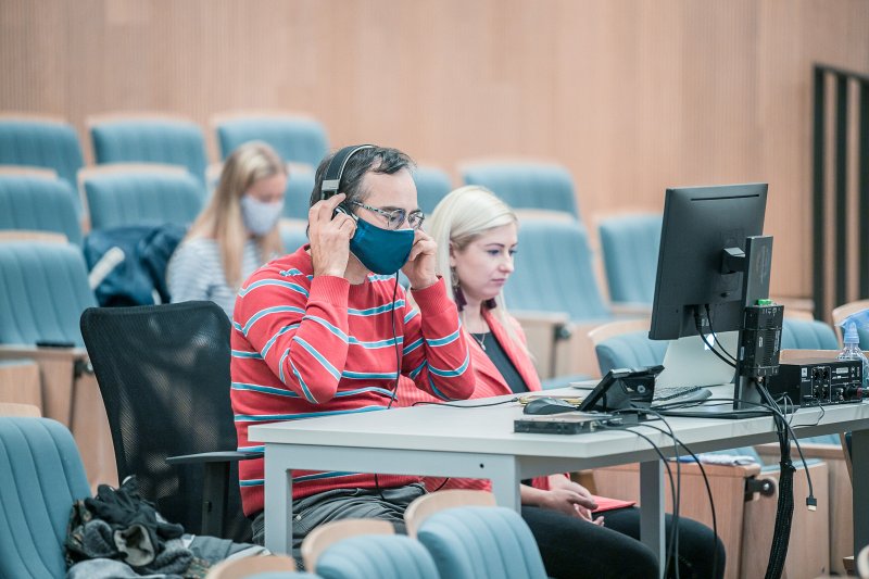 Latvijas Universitātes «Zinātnes kafejnīcas» diskusija «Sieviete zinātnē - uzdrīkstēties sasniegt». null