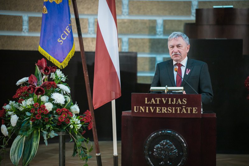 Svinīgais sarīkojums par godu Latvijas Republikas proklamēšanas 102. gadadienai. Latvijas Universitātes rektora profesora Indriķa Muižnieka uzruna.