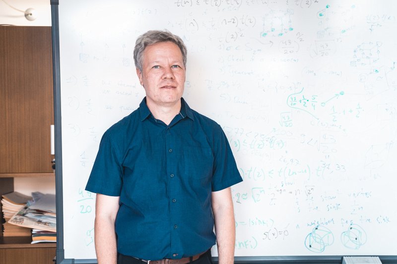 Latvijas Universitātes Datorikas fakultātes Kvantu datorzinātnes centra vadītājs, profesors Andris Ambainis. null