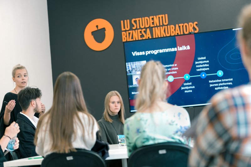 Latvijas Universitātes Biznesa inkubatora programmas «Start Smart» atklāšanas pasākums. LU Biznesa inkubatora vadītāja Māra Birzniece.