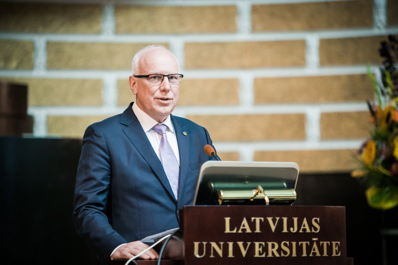 Latvijas Universitātes Satversmes sapulce. null