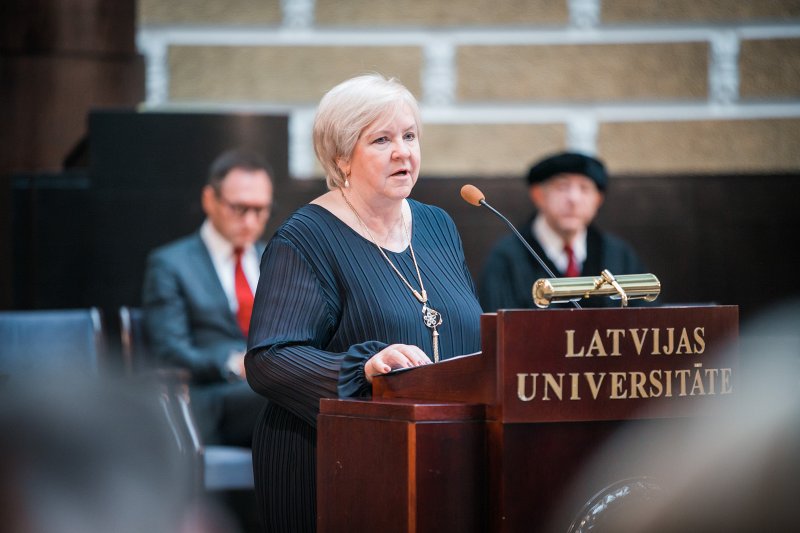 Latvijas Universitātes rezidentūras izlaidums. Rezidentūras attīstības programmas vadītāja Anda Požarnova.