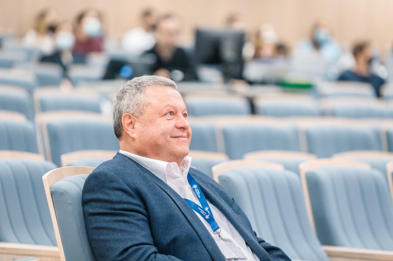 Latvijas Universitātes Medicīnas fakultātes konference «One world – one health». LU MF dekāns prof. Valdis Folkmanis.