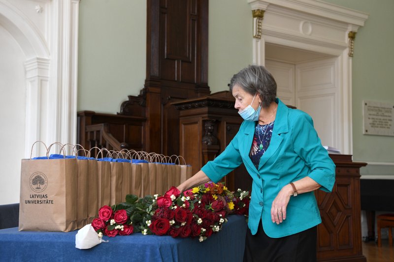 Latvijas Universitātes senioru jubilāru sveikšana. null