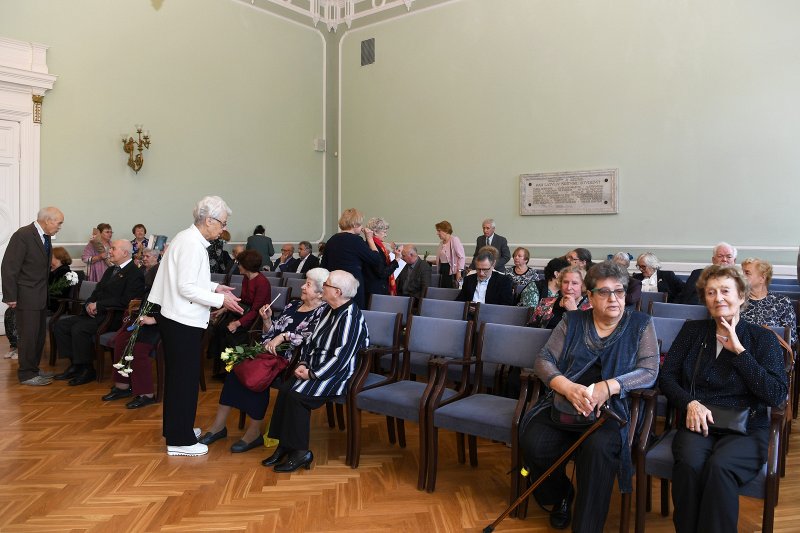 Latvijas Universitātes senioru jubilāru sveikšana. null