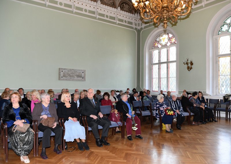 Latvijas Universitātes senioru jubilāru sveikšana. null