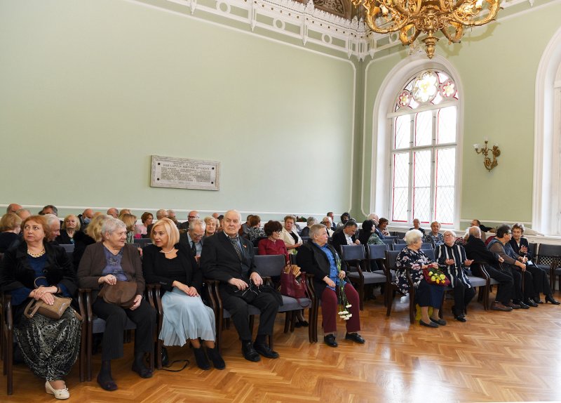 Latvijas Universitātes senioru jubilāru sveikšana. null