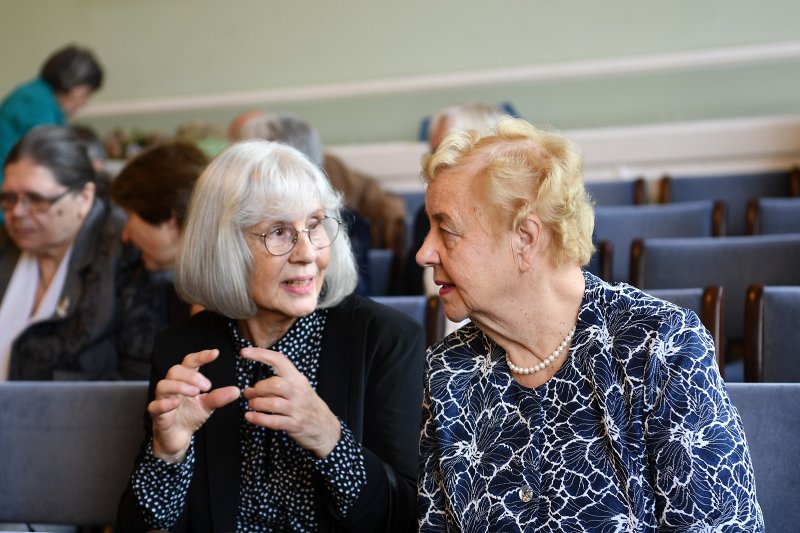 Latvijas Universitātes senioru jubilāru sveikšana. null