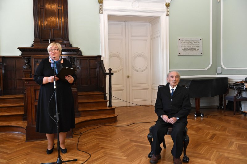 Latvijas Universitātes senioru jubilāru sveikšana. null