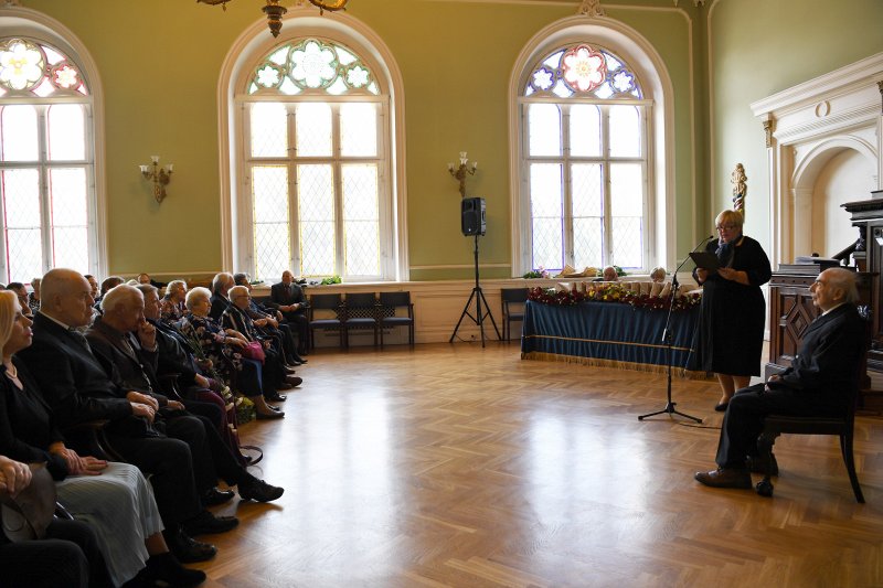 Latvijas Universitātes senioru jubilāru sveikšana. null