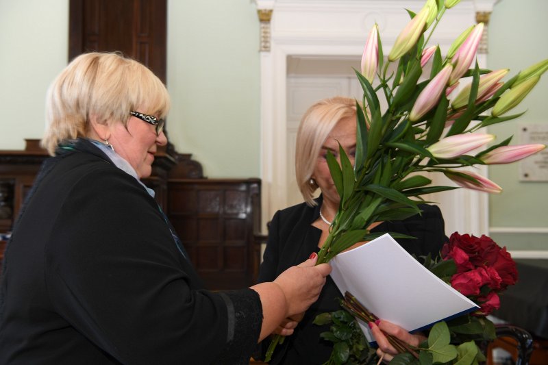 Latvijas Universitātes senioru jubilāru sveikšana. null