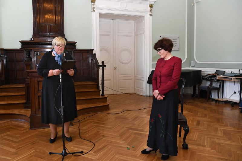 Latvijas Universitātes senioru jubilāru sveikšana. null