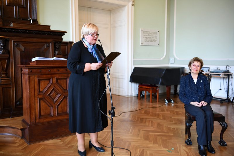 Latvijas Universitātes senioru jubilāru sveikšana. null