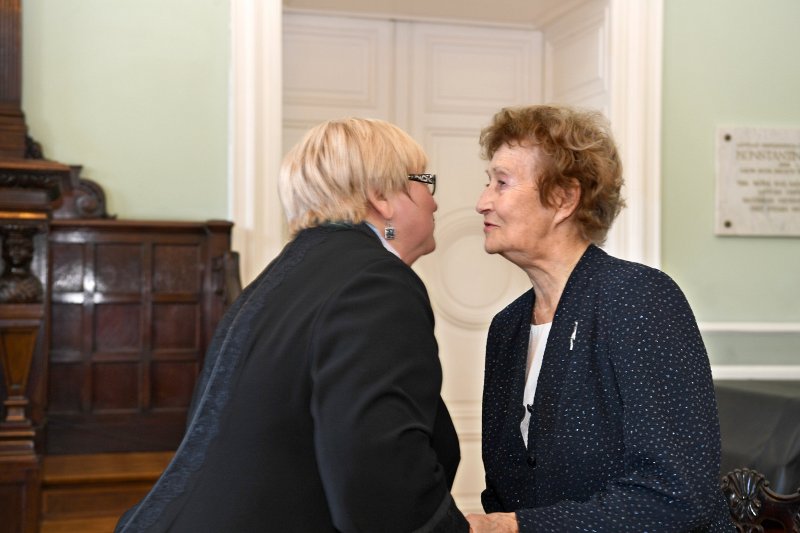 Latvijas Universitātes senioru jubilāru sveikšana. null