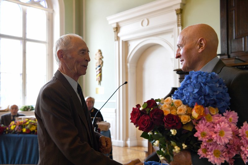 Latvijas Universitātes senioru jubilāru sveikšana. null