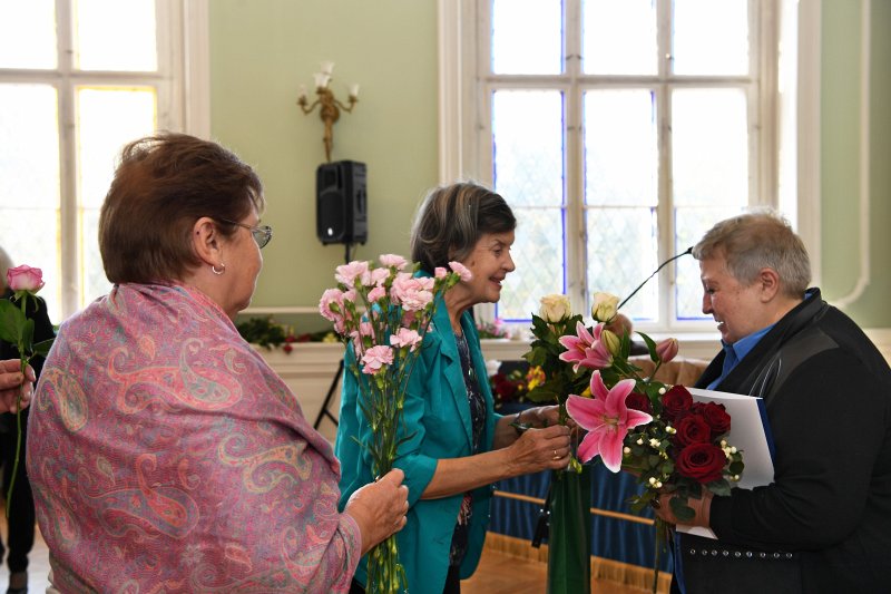 Latvijas Universitātes senioru jubilāru sveikšana. null