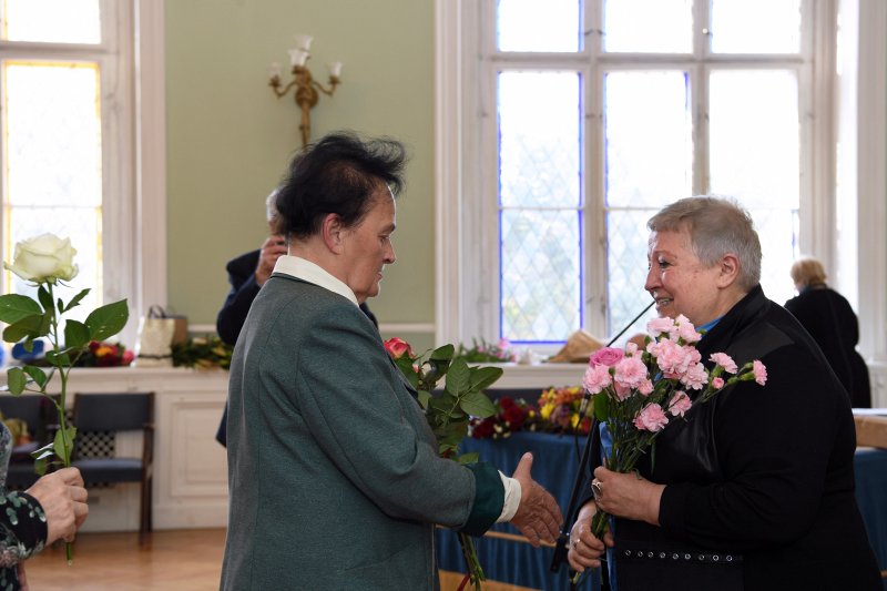 Latvijas Universitātes senioru jubilāru sveikšana. null