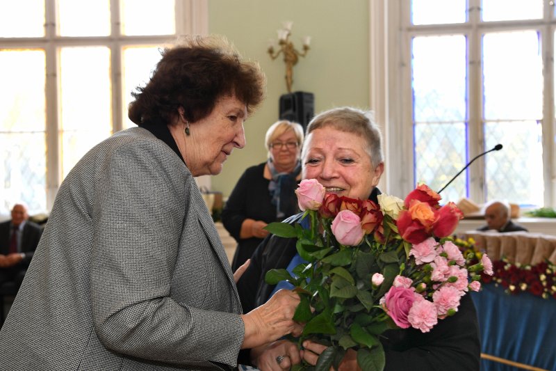 Latvijas Universitātes senioru jubilāru sveikšana. null