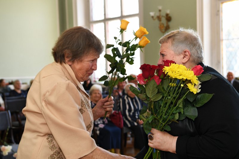 Latvijas Universitātes senioru jubilāru sveikšana. null