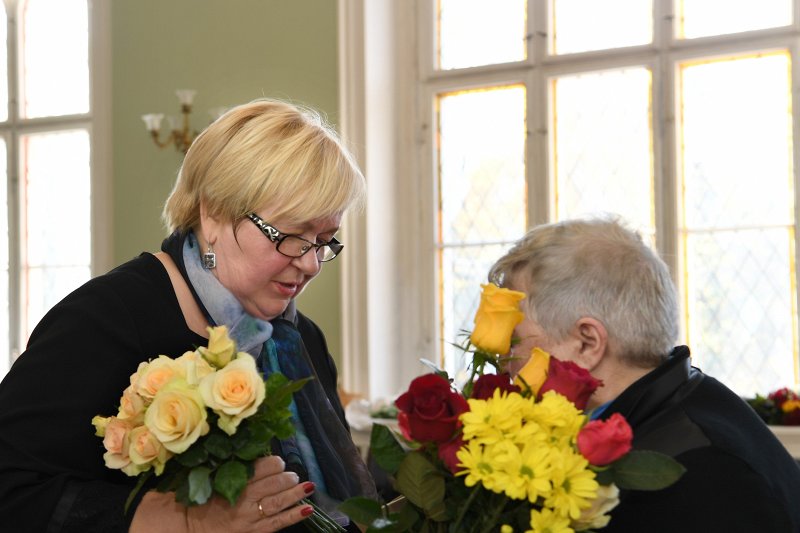 Latvijas Universitātes senioru jubilāru sveikšana. null